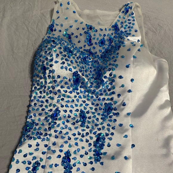 GORGEOUS WHITE AND BLUE BEADED PROM DRESS - Picture 3 of 5